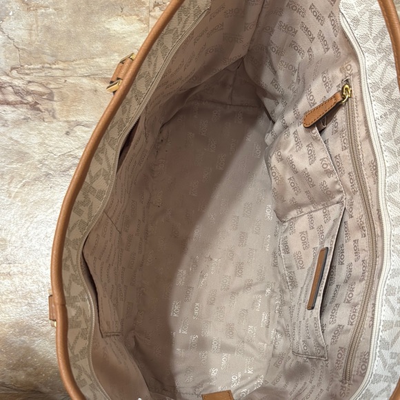 Michael Kors Brown and Cream Tote Bag Jet Set Tote - Picture 4 of 8